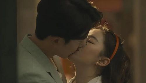 在线观看吻戏床,揭秘在线观看吻戏床戏的幕后故事 第3张 在线观看吻戏床,揭秘在线观看吻戏床戏的幕后故事 第3张